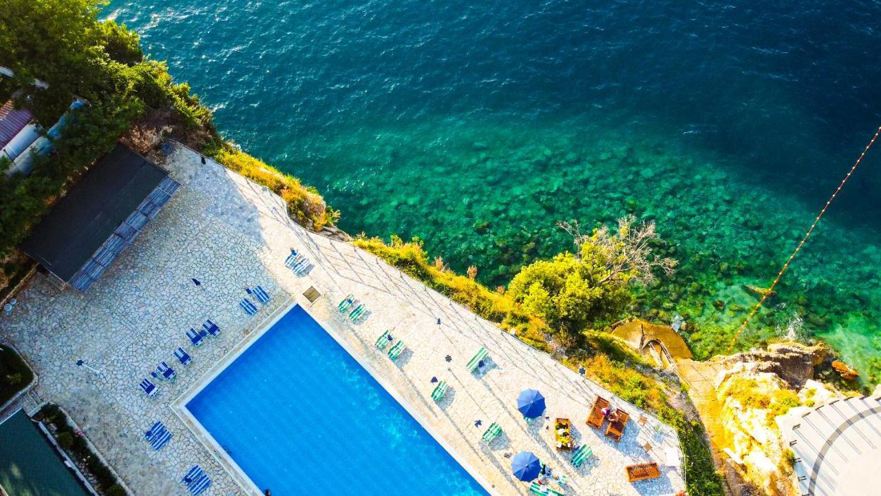 Villa Amos At Aquamarine Residence Vlore Exterior photo