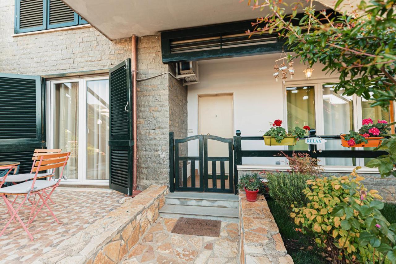 Villa Amos At Aquamarine Residence Vlore Exterior photo