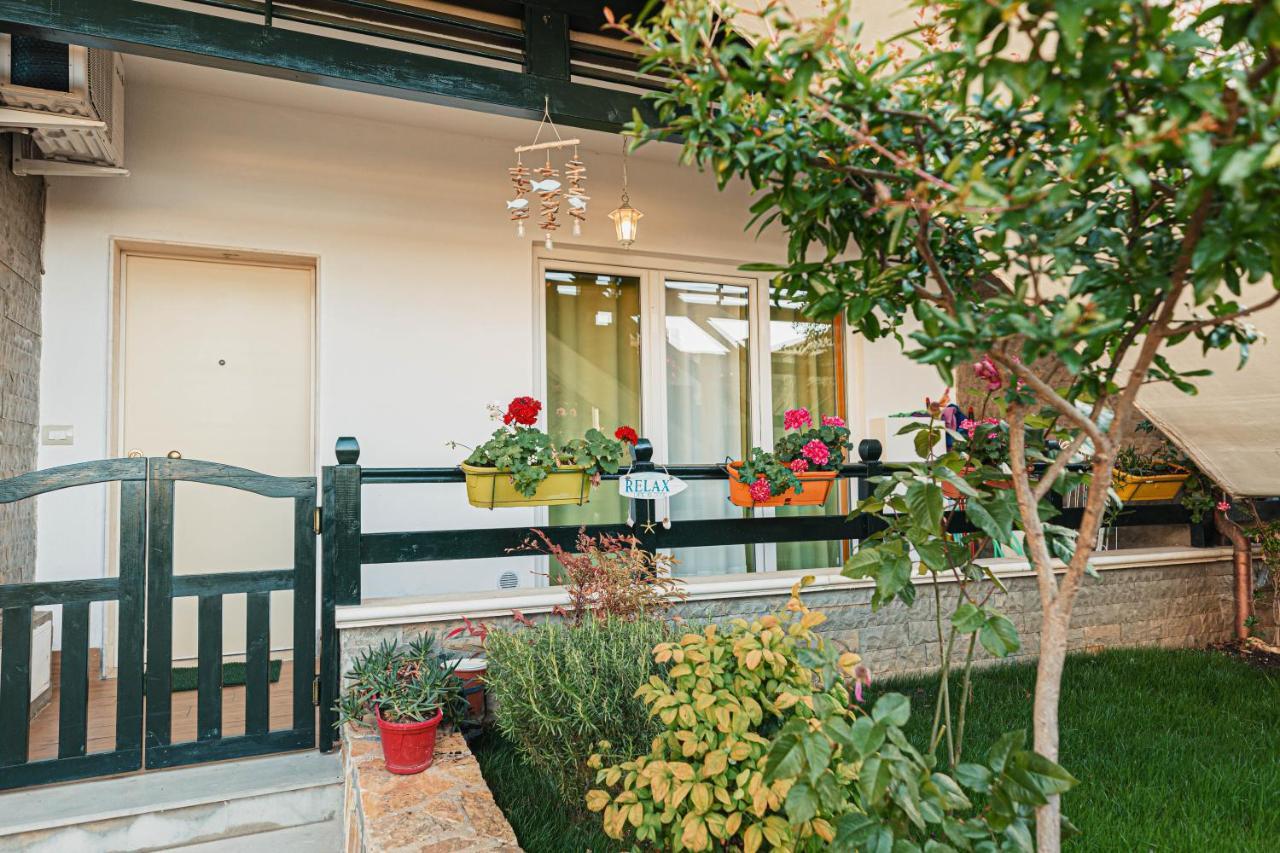 Villa Amos At Aquamarine Residence Vlore Exterior photo